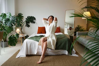 Las plantas son una opción ideal para mejorar la decoración del dormitorio (Foto: Freepik)
