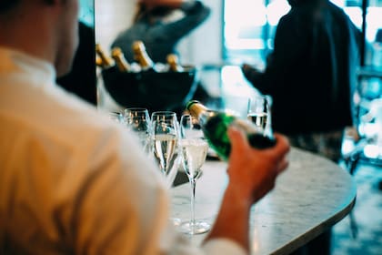 Las plataformas que gestionan reservas de restaurantes en Florida deben contar con un consenso propio con el negocio