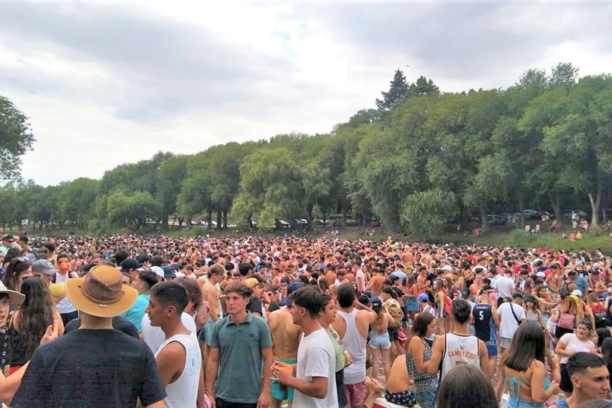 Las playas de Santa Rosa de Calamuchita, desbordadas de jóvenes