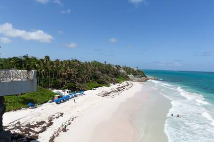 Las playas idóneas para bañarse se detectan en el sur y el oeste, junto al mar Caribe. Las favoritas de los surfers, en cambio, están en el este. Y todas (97 km en total) son públicas y de libre acceso.