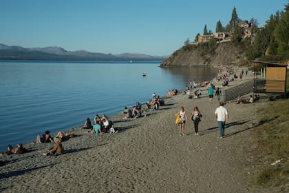 Las playas lacustres, como la playa Bonita, uno de los escenarios turísticos elegidos en Bariloche