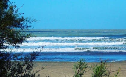 Las playas son amplias y se destacan por su escasa presencia de visitantes incluso en temporada alta