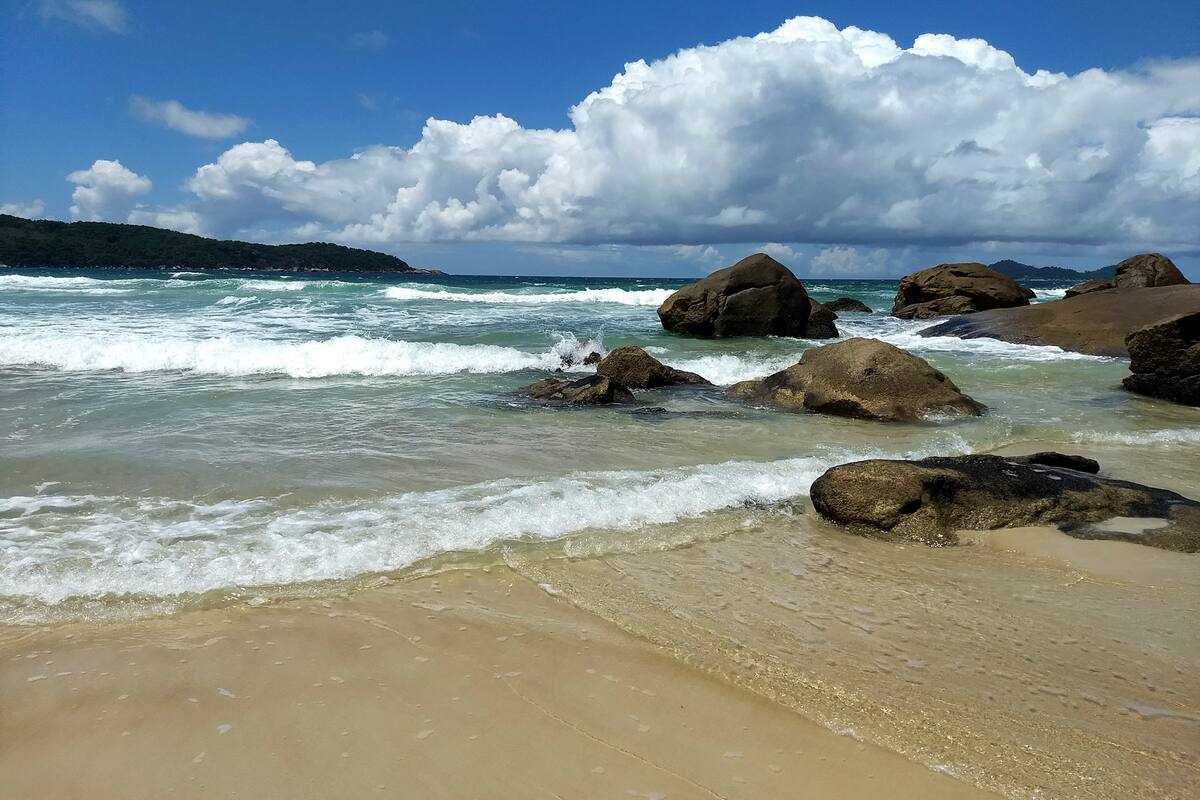 Las playas suelen ser elegidas por los adultos mayores a la hora de jubilarse