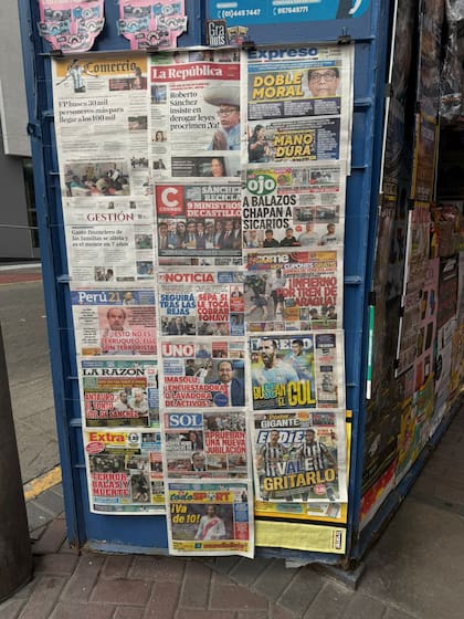 Las portadas de los diarios muestran el agitado enfrentamiento entre candidatos