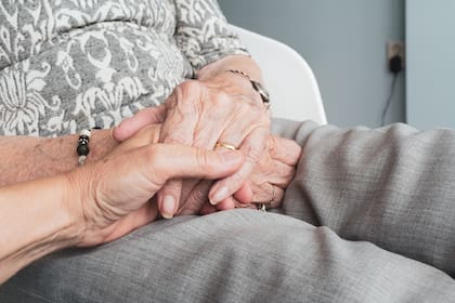 Las posibilidades de trastorno de demencia son mayores en adultos mayores.