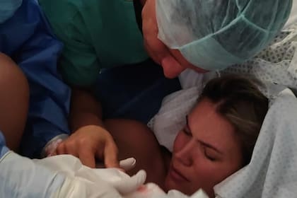 Las postales del nacimiento de Faustino, el hijo de Gianluca Simeone y Eva Bargiela