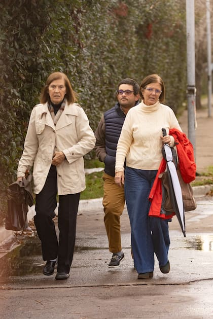 Las primas de Munchi, María Amalia Béccar Varela y Soledad Béccar Varela de Oromí (con su hijo Marcos).