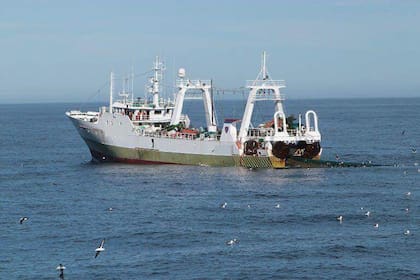El Ministerio de Seguridad asegura que el barco estaba en la zona exclusiva argentina