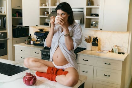 Las primeras fotos de la actriz Alexandra Daddario embarazada. Foto: revista Vogue