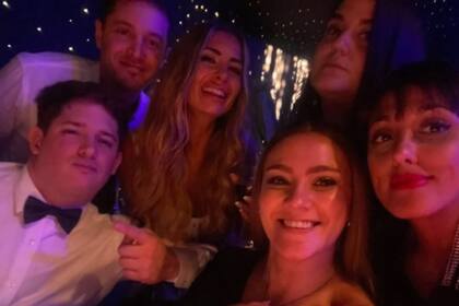 Las primeras selfies de la abogada con sus amigos.