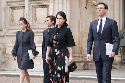 Las princesas Beatriz y Eugenia de York con sus maridos, Edoardo Mapelli Mozzi y Jack Brooksbank.