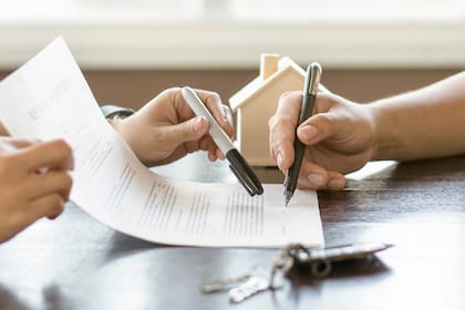 Las principales aseguradoras  que brindan los seguros de caución cobran al inquilino entre uno y dos meses de alquiler en un único pago antes de la firma del contrato