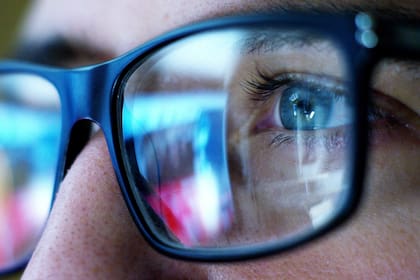 Las profesiones más demandadas del futuro podrían no ser las mismas que las del presente. Para echar un vistazo a los perfiles que serán más solicitados en 2030, el World Economic Forum (WEF) elaboró un listado en función de una serie de informes del Cognizant Center for the Future of Work junto con las conclusiones del Índice KOF, que mide las dimensiones económicas, sociales y políticas de la globalización