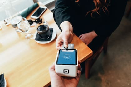 Las propinas digitales no pagarán impuestos y tampoco se contemplarán como salario en los juicios laborales