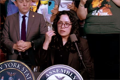 Las propuestas de Claire Valdez para representar al 7º distrito en el Congreso, bajo el respaldo de Zohran Mamdani