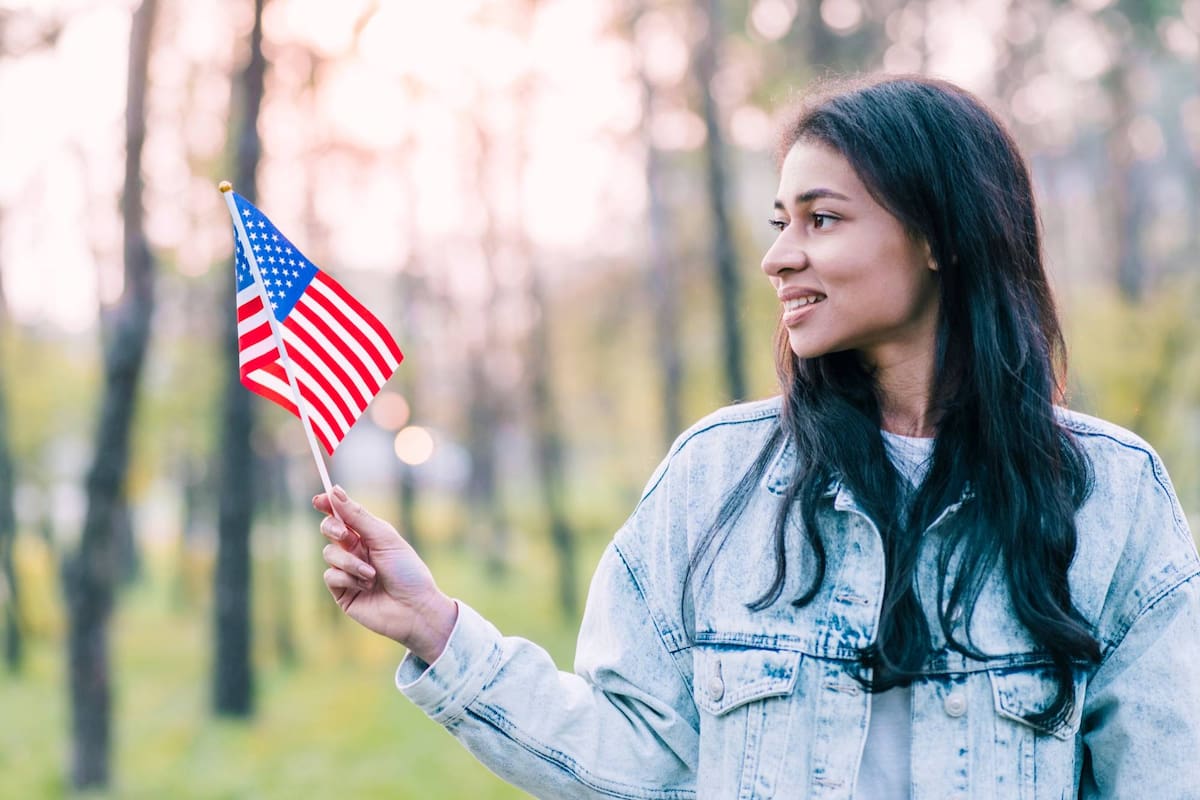 Las propuestas legislativas protegerían permanentemente a ciertos inmigrantes que llegaron a Estados Unidos cuando eran niños