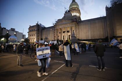 Las protestas continuaron frente al Congreso