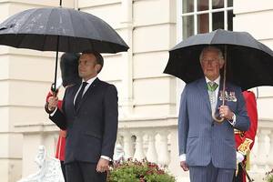 Las protestas en Francia obligaron a aplazar el viaje del rey Carlos III al país
