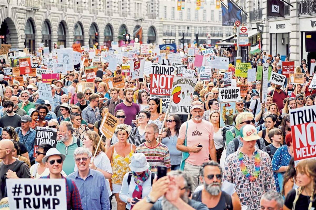 Las protestas en Londres se burlaron de la relación entre Trump y Putin