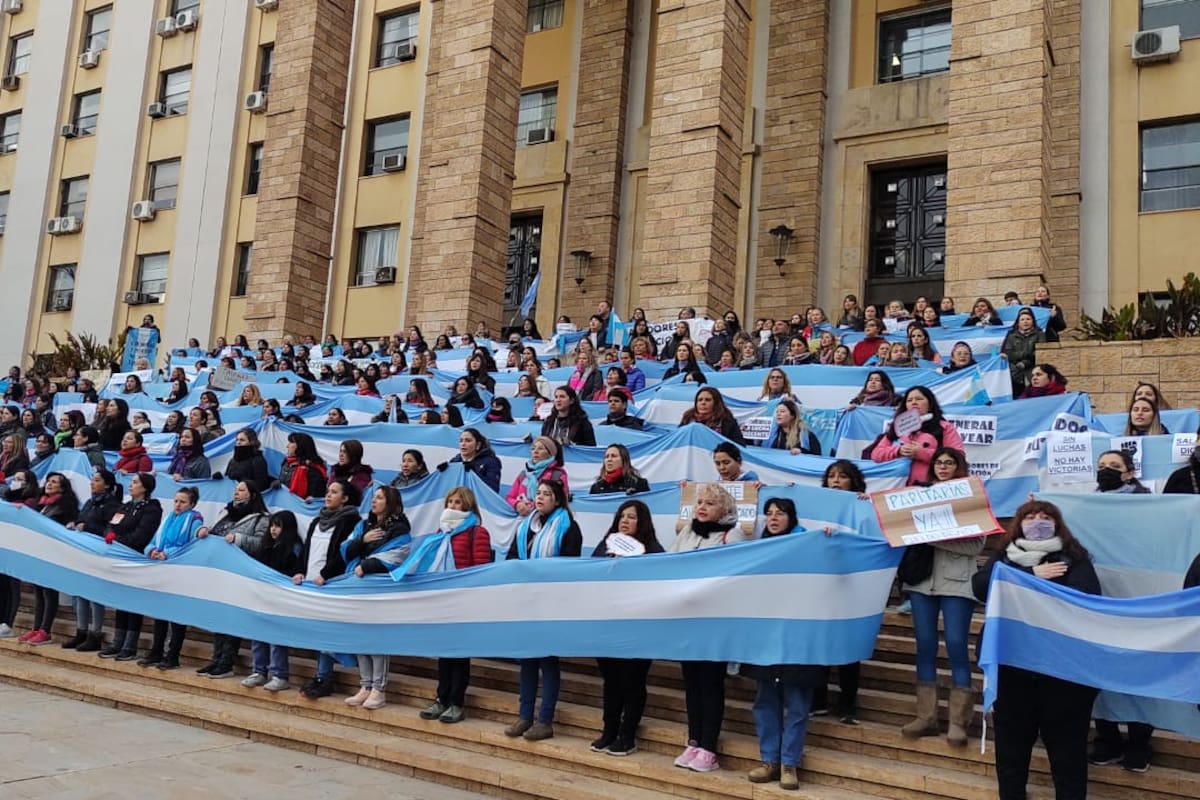 Las protestas en Mendoza que desafían a Rodolfo Suarez en reclamo de subas salariales
