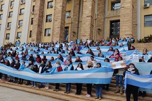 Las protestas en Mendoza que desafían a Rodolfo Suarez en reclamo de subas salariales