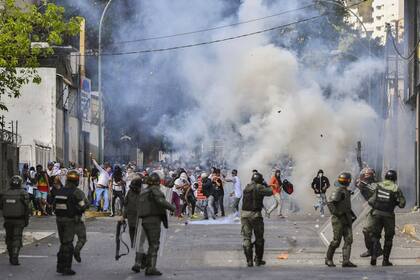 Las protestas en Venezuela de 2019 son una serie de manifestaciones a nivel nacional e internacional en contra del presidente Nicolás Maduro, originadas por la crisis presidencial que se produjo cuando la Asamblea Nacional nombró como presidente interino a Juan Guaidó