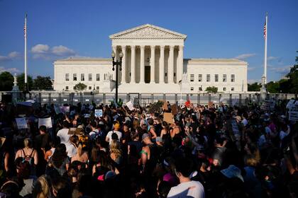 Las protestas frente a la Corte Suprema de EEUU en Washington el 24 de junio del 2022. (Foto AP/Jacquelyn Martin)