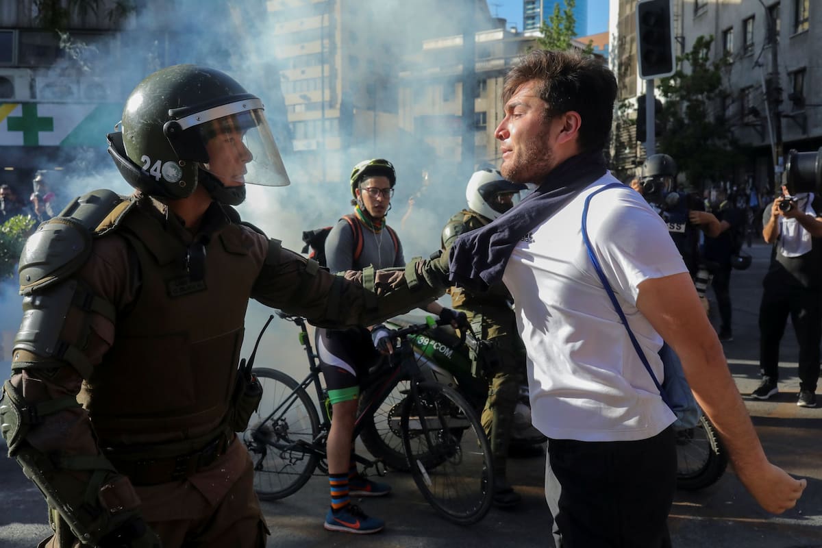 Las protestas llegaron ayer al barrio acomodado de Providencia, en Santiago
