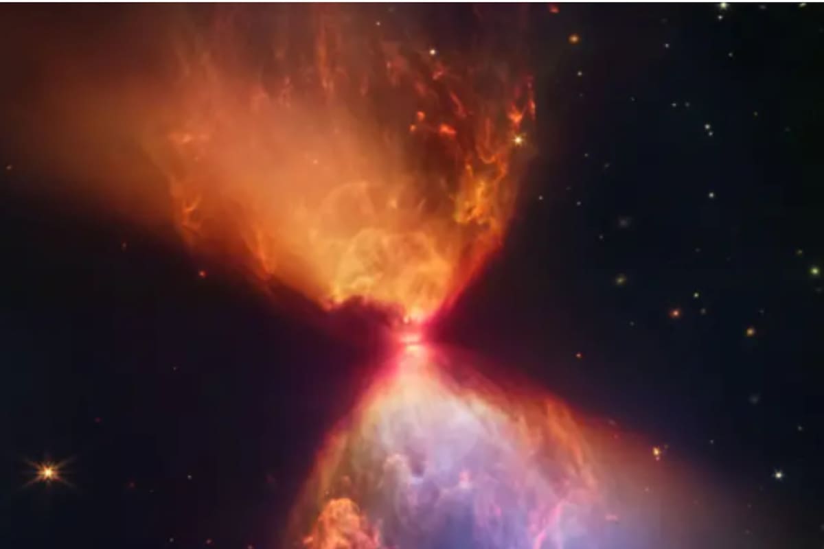 Las protoestrellas están rodeadas de nubes de material que alimentan su crecimiento