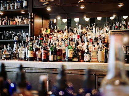 Las pruebas que vinculan el consumo de alcohol con el cáncer están bien fundadas; en 1988, el Centro Internacional de Investigaciones sobre el Cáncer de la OMS concluyó que el alcohol es un cancerígeno para los seres humanos