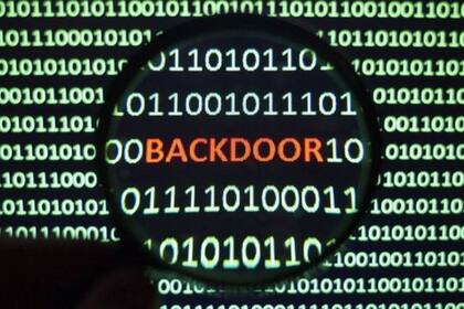 Las puertas traseras pueden construirse a través de software o hardware