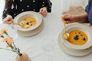 Las raciones de comida deben ser las adecuadas para lograr tener una comida que aporte lo necesario al organismo (imagen ilustrativa)