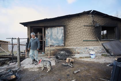 Las ráfagas de más de 70 kilómetros por hora provocaron un incendio en la zona de la pre cordillera