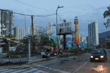 Las ráfagas de viento hicieron volar los muebles de los departamentos y los hoteles, que terminaron desperdigados en el asfalto
