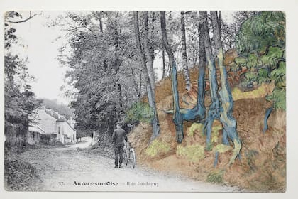 Las raíces de esta postal muestran gran similitud con la pintura "Raíces de árbol", de 1890, la obra en la que trabajaba Vincent van Gogh antes de morir