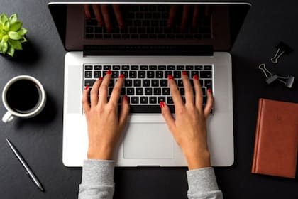 Las rayas o marcas que posiblemente tenga tu teclado en las letras F y J tienen una historia y una razón de ser