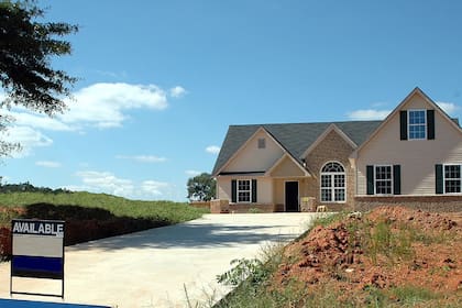 Las razones por las cuales en Estados Unidos muchos esperarán hasta 2030 para comprar una casa