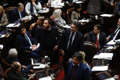 Las reacciones del arco político tras el blindaje del veto al aumento jubilatorio: de “miserables” a “populismo de manual”
