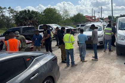 Las redadas del ICE escalaron a los lugares de trabajo y piden un formulario clave