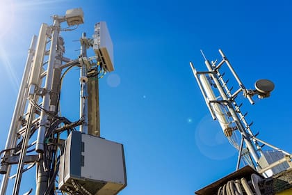 Les réseaux 5G nécessitent l'installation de plus d'antennes que les générations précédentes, mais chacune a une puissance inférieure