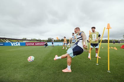 Las redes oficiales de la selección argentina difundieron imágenes del último entrenamiento previo al cruce con el seleccionado de Jordania
