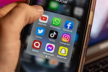 Las redes sociales se han convertido en un vehículo para difundir y exponer abusos, pero están probando no ser un terreno seguro para resguardar dichas evidencias.