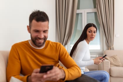 Las redes y las apps pueden multiplicar las opciones, pero también alimentar la sensación de que siempre hay alguien mejor esperando