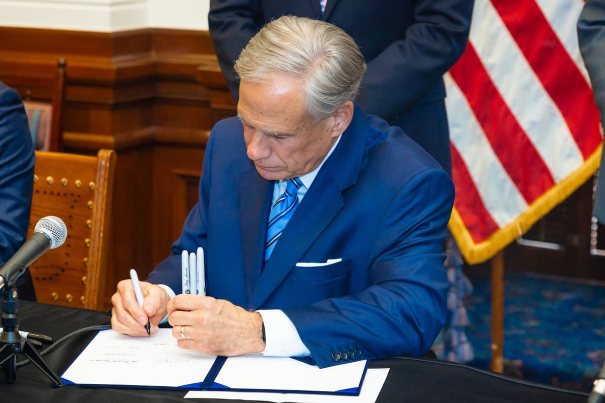 Las reglas de la SB 9, ley firmada por Greg Abbott, que comienzan a regir el 1° de abril