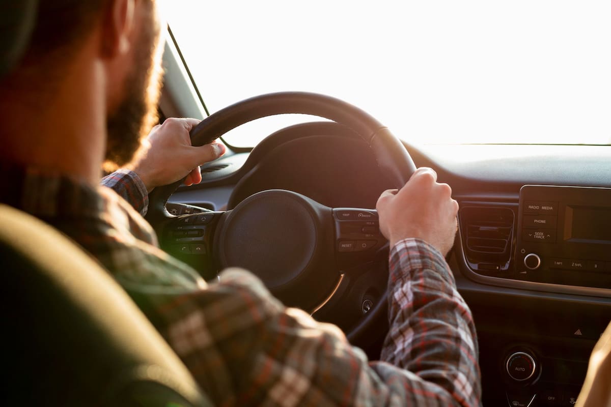 Las reglas de tránsito que entran en vigor en noviembre afectan a los conductores de determinadas jurisdicciones