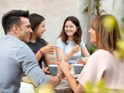 Las relaciones sociales son claves para la salud y el bienestar a largo plazo de las personas