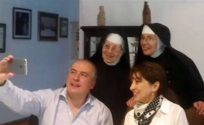 Las religiosas, con López y su esposa, María Amalia Díaz