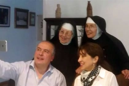 Las religiosas, con López y su esposa, María Amalia Díaz