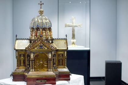 Las reliquias de Santa Corona, considerada la patrona de las epidemias, en la catedral de la ciudad alemana de Aachen