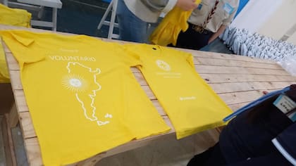 Las remeras de los voluntarios que participarán de la organización
